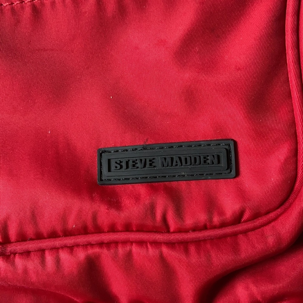 Backpack - Picture 2 of 5